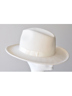 Balta skrybėlė
